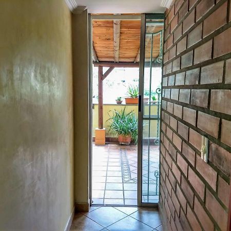 Bueno, Bonito, Barato Y Cerca A El Poblado Appartement Medellín Buitenkant foto
