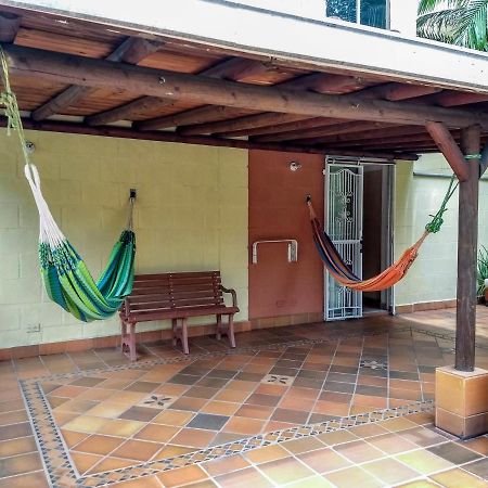 Bueno, Bonito, Barato Y Cerca A El Poblado Appartement Medellín Buitenkant foto