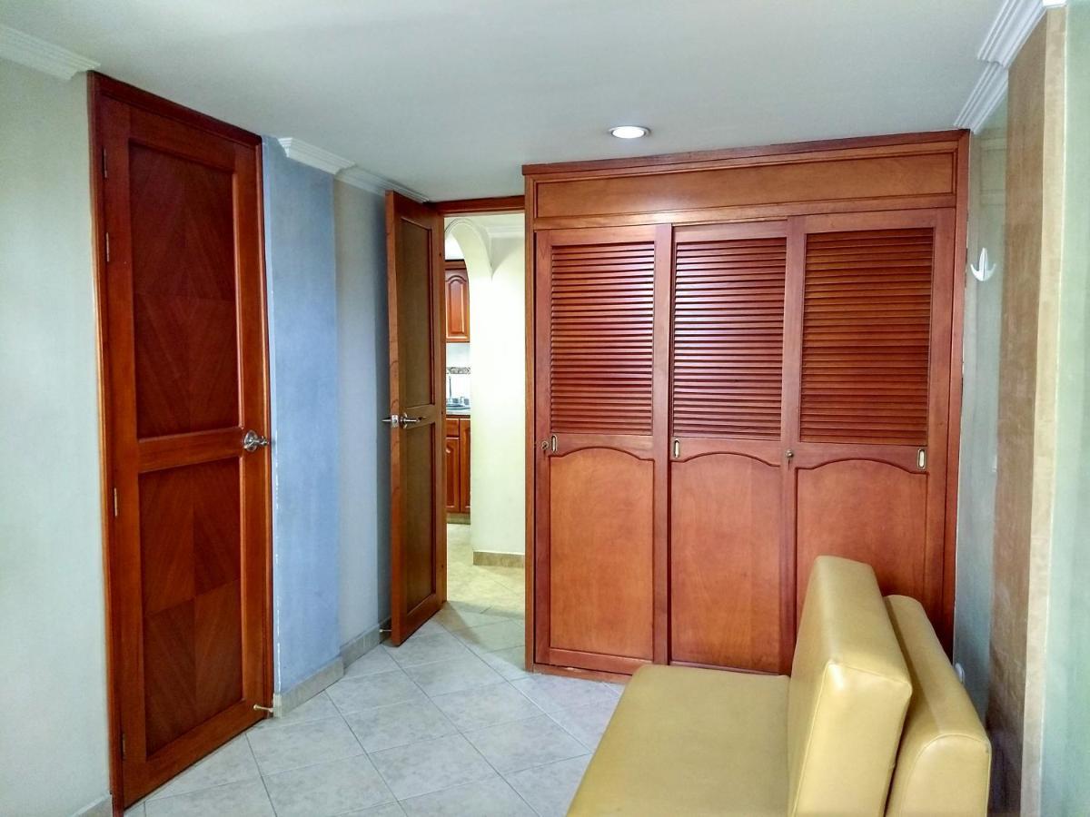 Bueno, Bonito, Barato Y Cerca A El Poblado Appartement Medellín Buitenkant foto