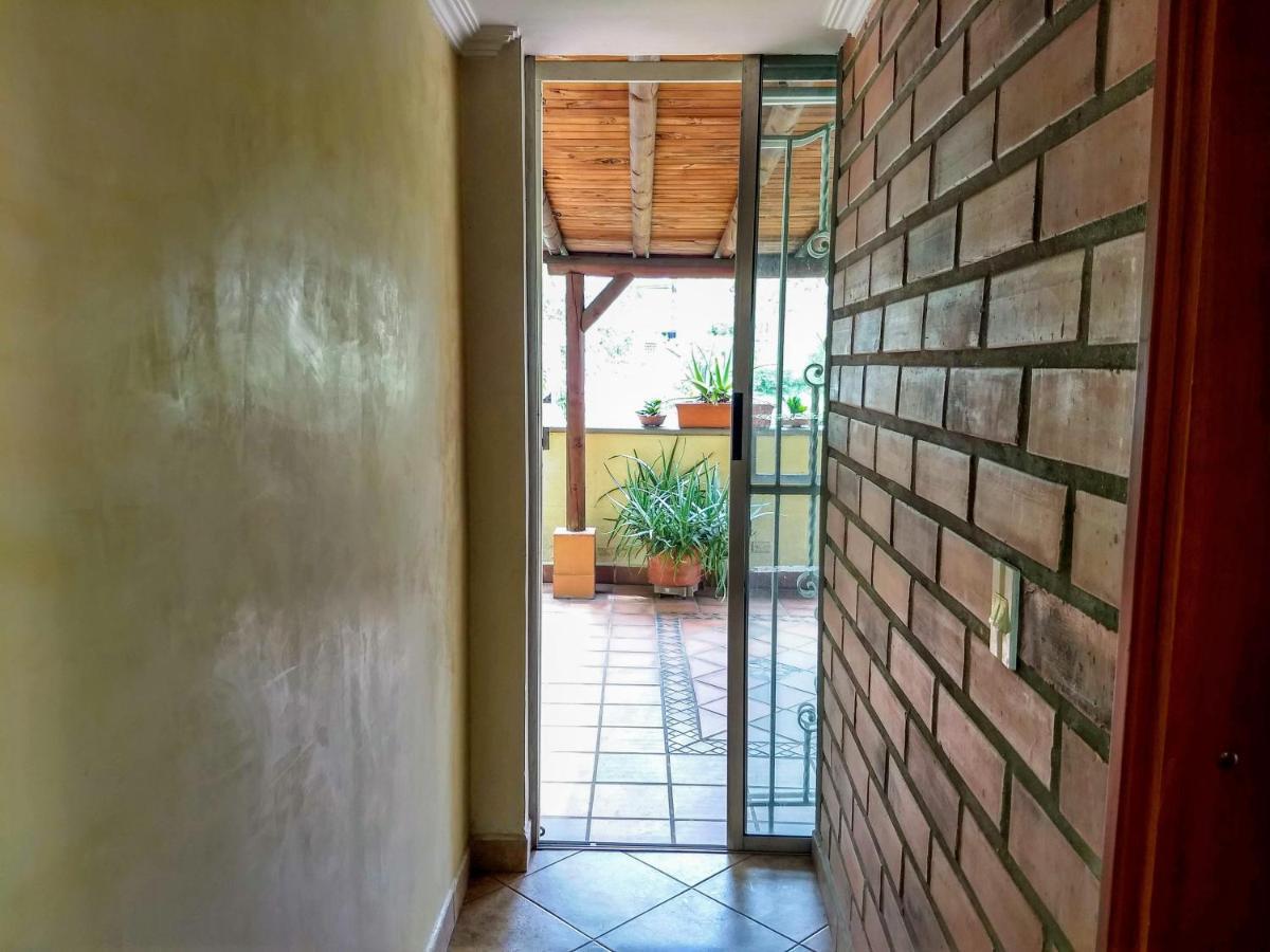 Bueno, Bonito, Barato Y Cerca A El Poblado Appartement Medellín Buitenkant foto
