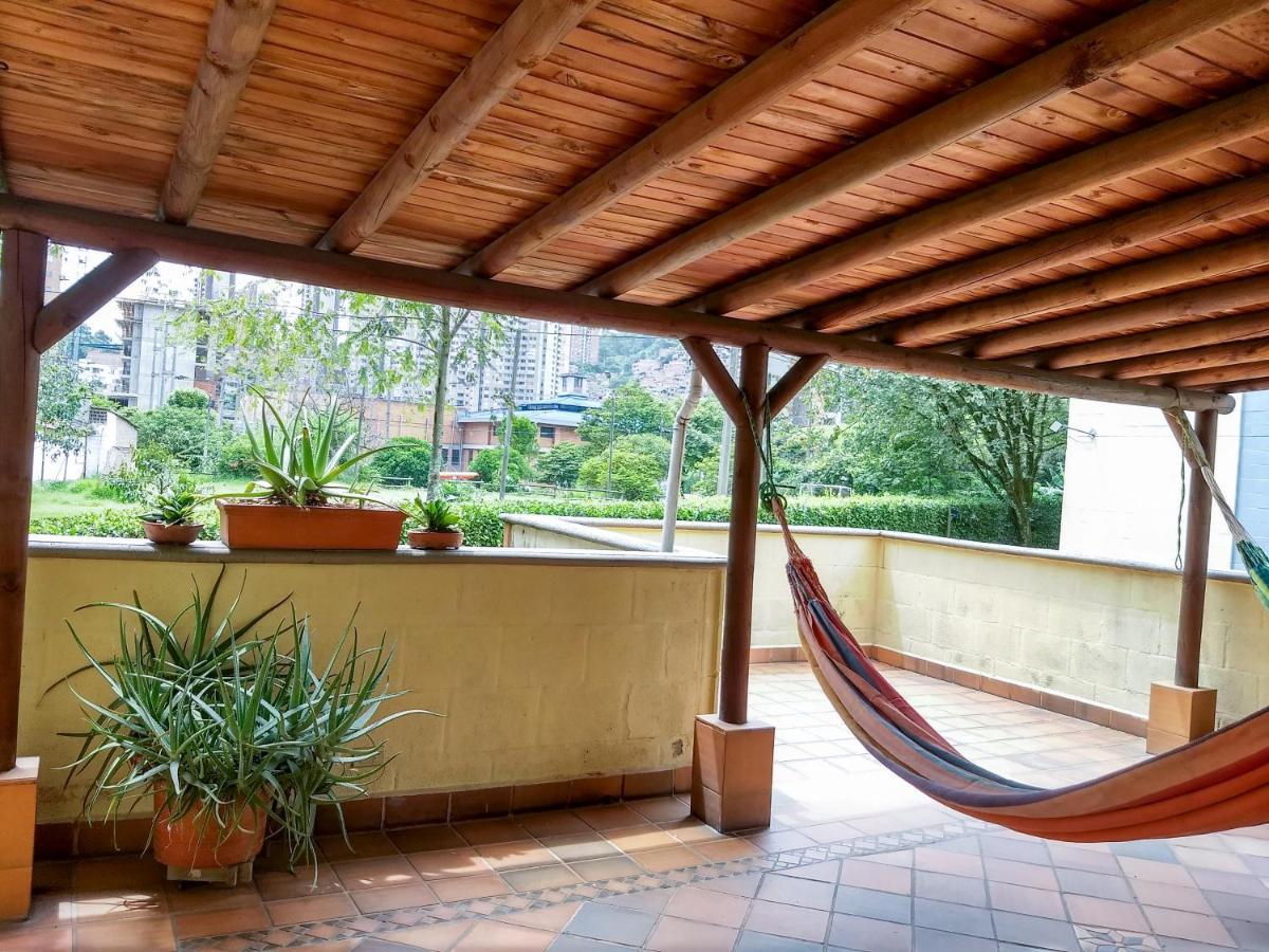 Bueno, Bonito, Barato Y Cerca A El Poblado Appartement Medellín Buitenkant foto