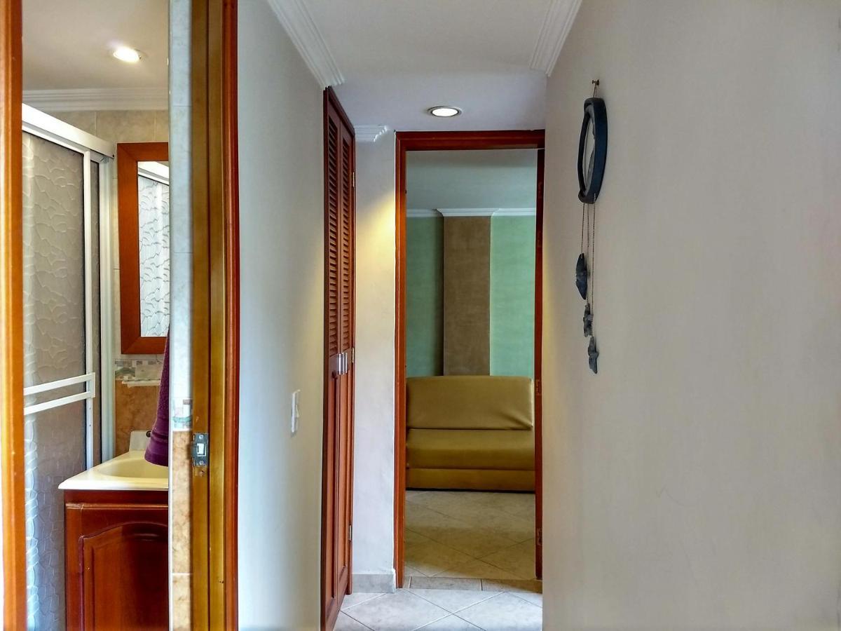 Bueno, Bonito, Barato Y Cerca A El Poblado Appartement Medellín Buitenkant foto