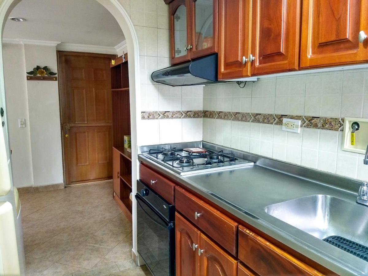 Bueno, Bonito, Barato Y Cerca A El Poblado Appartement Medellín Buitenkant foto