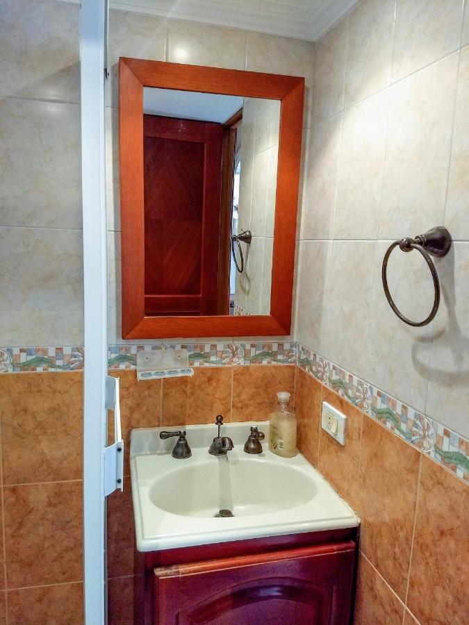 Bueno, Bonito, Barato Y Cerca A El Poblado Appartement Medellín Buitenkant foto