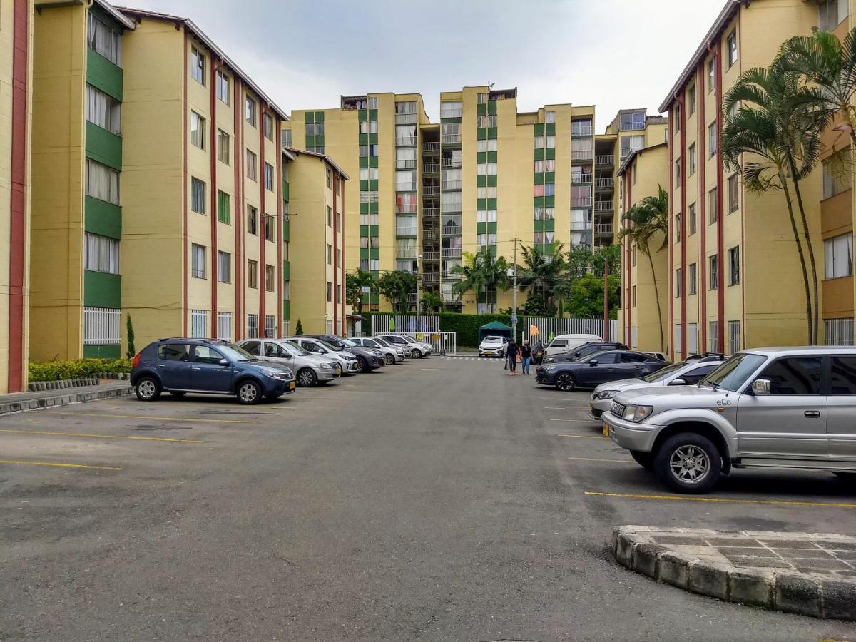 Bueno, Bonito, Barato Y Cerca A El Poblado Appartement Medellín Buitenkant foto