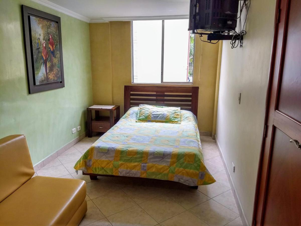 Bueno, Bonito, Barato Y Cerca A El Poblado Appartement Medellín Buitenkant foto